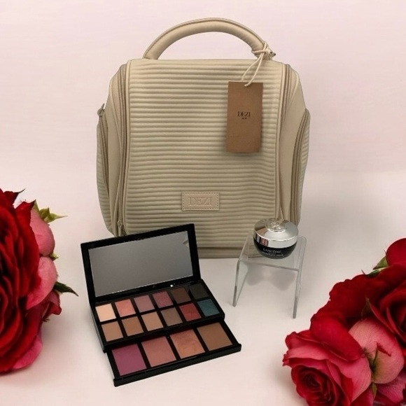 Travel Toiletry Bag with Hook, Zippered Organizer, Make-up & Beauty Products Lot - Picture 4 of 8